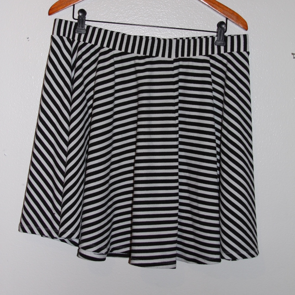 Torrid Black and White Circle Skirt